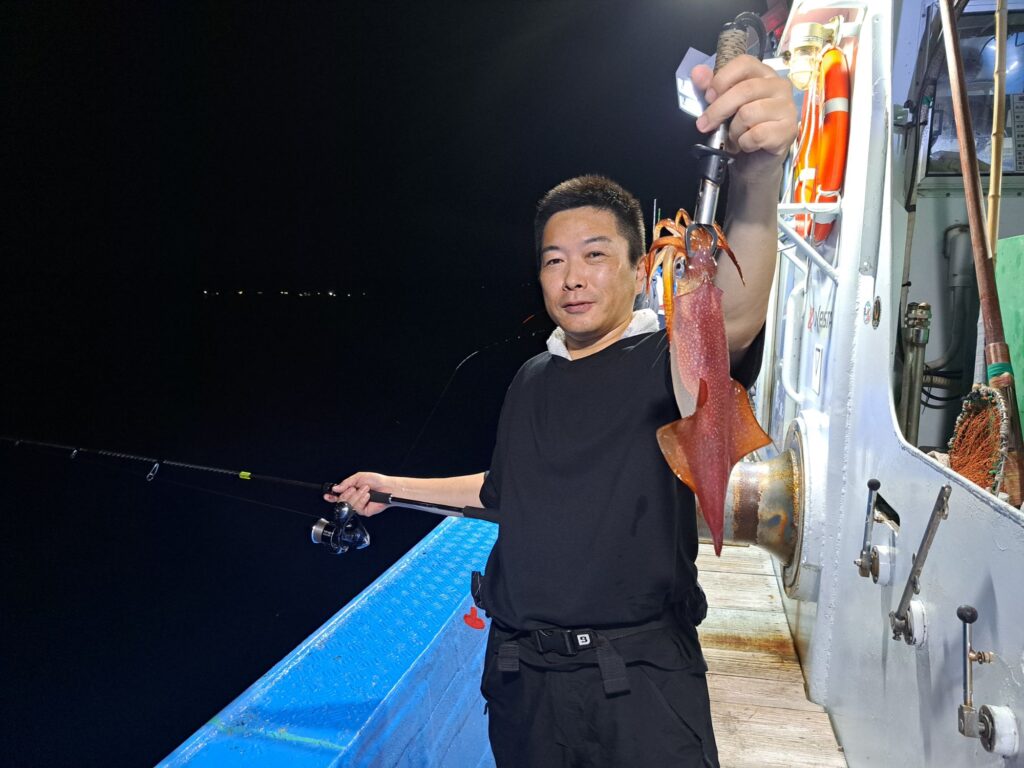 ７月27日地元でとれたて 釣り ケンサキイカ ３キロUp 7月27日 イカ釣り